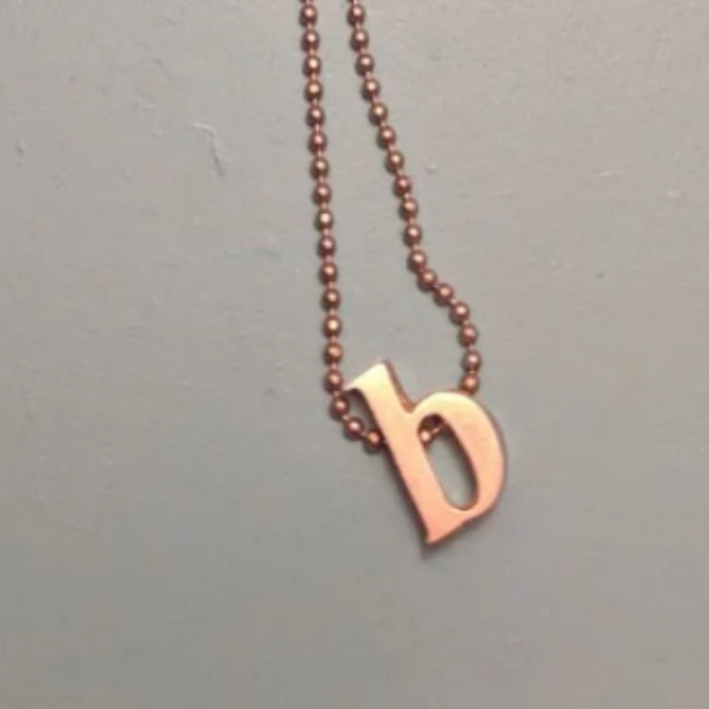 B pendant